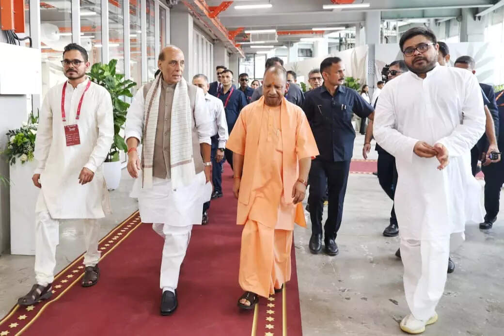 <p>Defence Minister Rajnath Singh and Uttar Pradesh Chief Minister Yogi Adityanath on Saturday inaugurated the Raphe mPhibr Drone Manufacturing Unit and Defence Equipment and Engine Test Facility in Noida.</p>