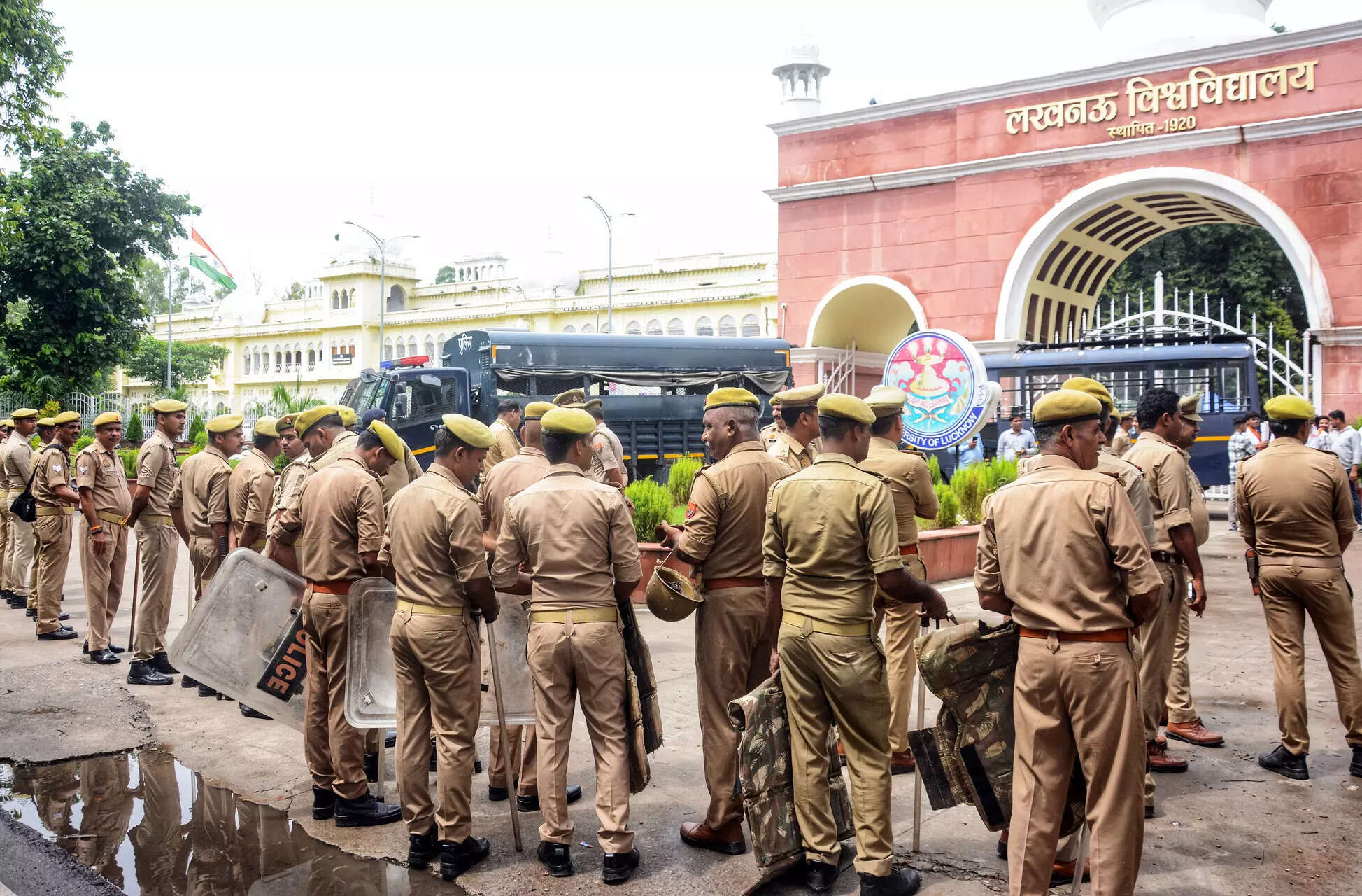 <p>According to university officials, a show-cause notice was issued to the accused students on Aug 21, directing them to submit written explanations within three days</p>
