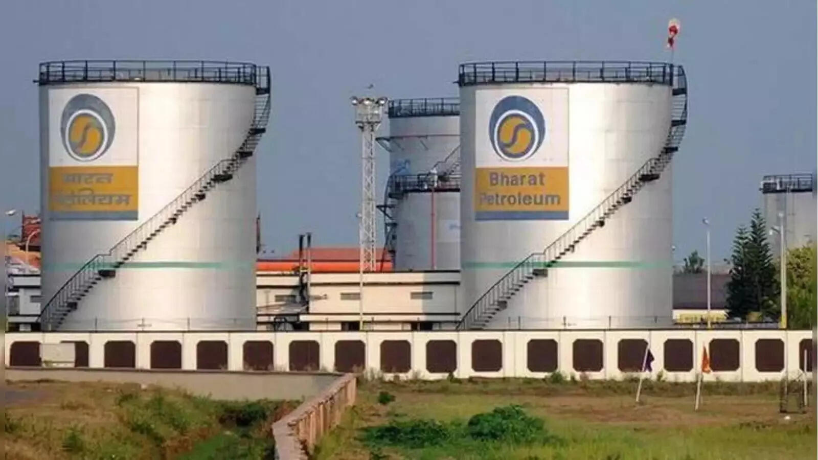 <p>Total Employment generated will be 3,400 for the Construction Phase and 3,750 Operational Phase. </p>