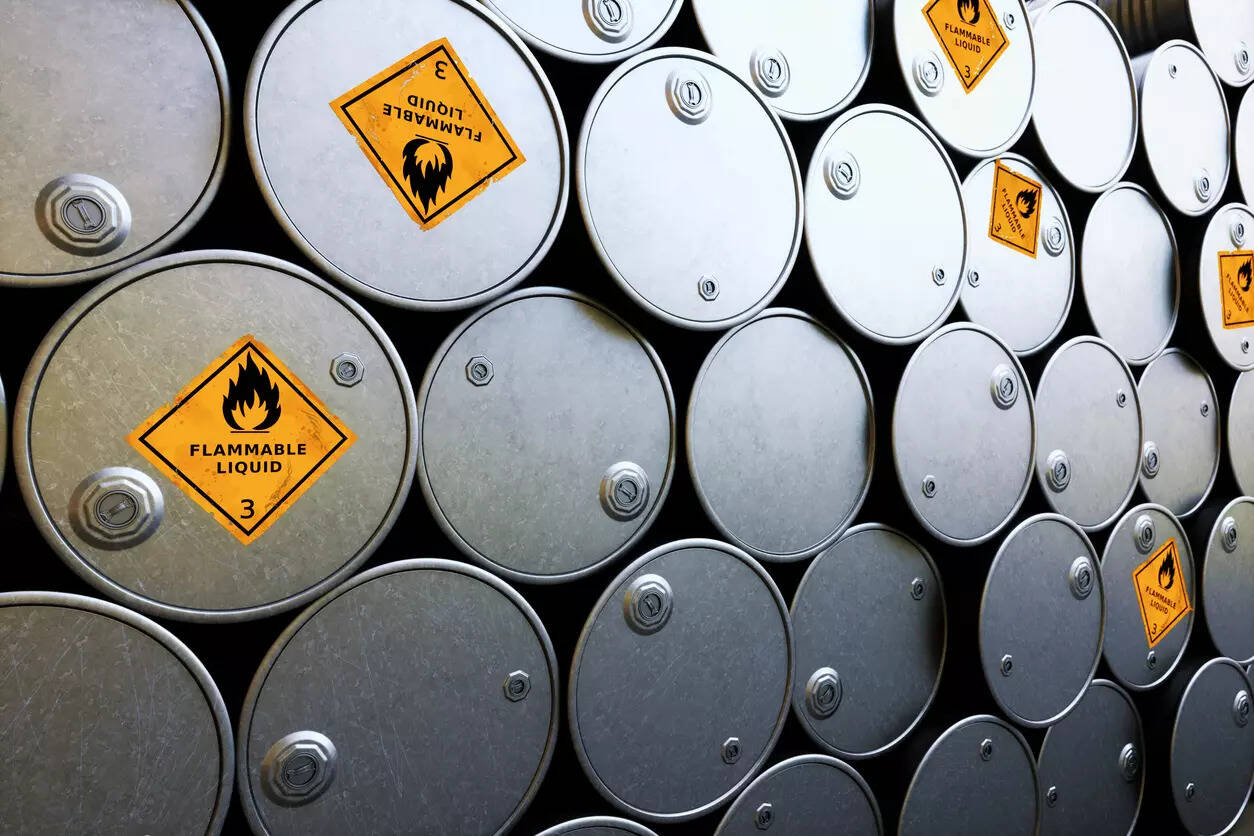 <p>Russian oil and fuel exports eased by 70,000 barrels per day to 7.3 million bpd in August.</p>