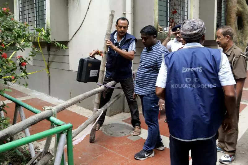 <p>A JU security staff member said that they patrol the campus daily between sunset and 9 pm and visit vulnerable spots, literally driving away students engaging in unlawful activities.<br></p>