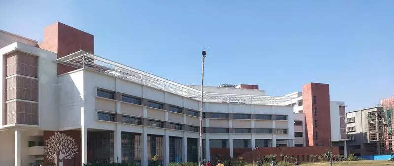 <p>Several faculty members wrote to the administration opposing the use of police and called the action against students 