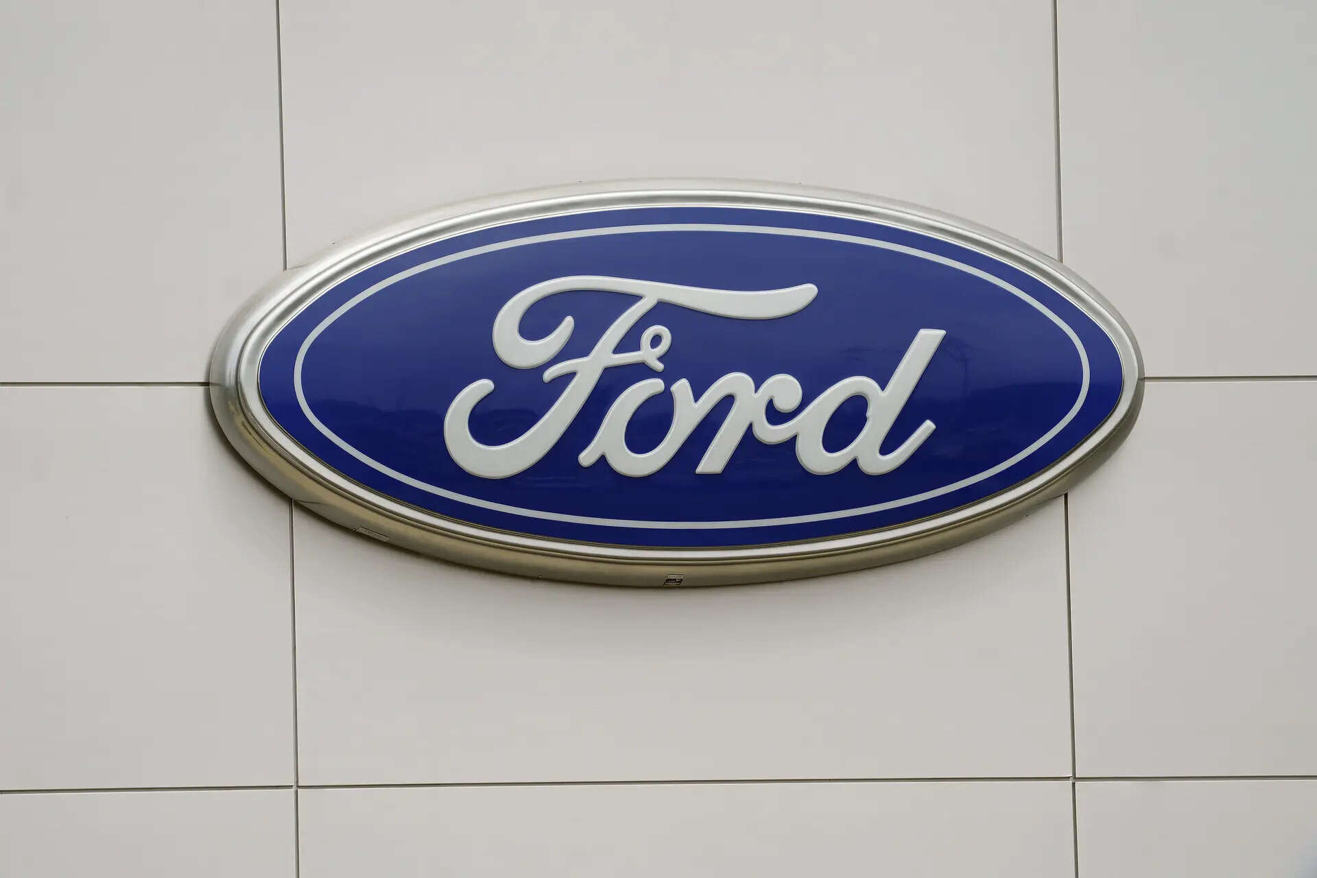 <p>Ford to cut up to 1,000 jobs at Cologne plant amid weak EV demand in Europe.</p>