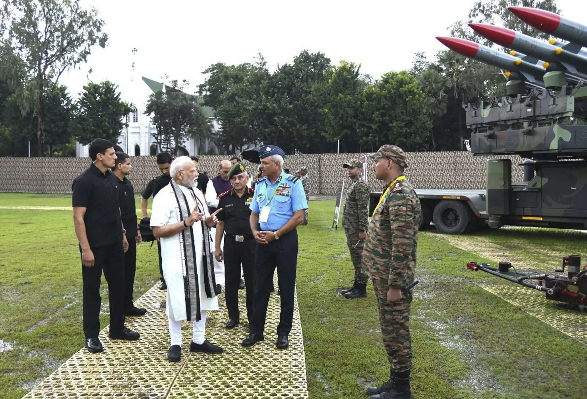 <p>Prime Minister Narendra Modi with Chief of Defence Staff General Anil Chauhan during the Combined Commanders Conference at the Indian Army's Eastern Command headquarters, in Kolkata.</p>