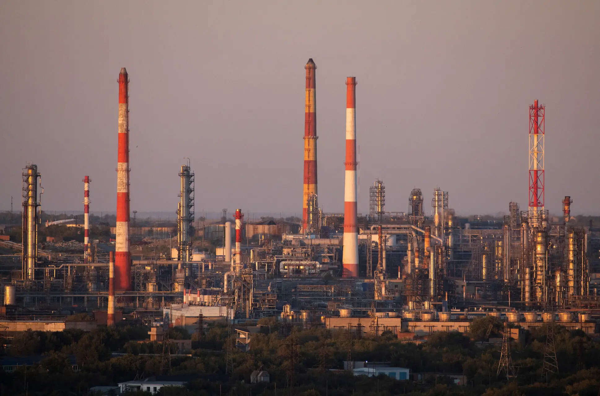 <p>The refinery has a processing capacity of 290,000 barrels per day, attracting interest from firms aiming to expand their Asia-Pacific refining assets.</p>