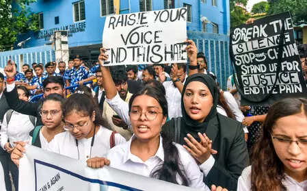 <p>The role of the vice-principal came under the scanner of the media as well as the investigating officials for allegedly ignoring the criminal antecedents of the prime accused, Monojit Mishra, not only while giving him a contractual appointment in the same college but also allowing him to use different rooms within the college campus, like the latter's parental property.</p>