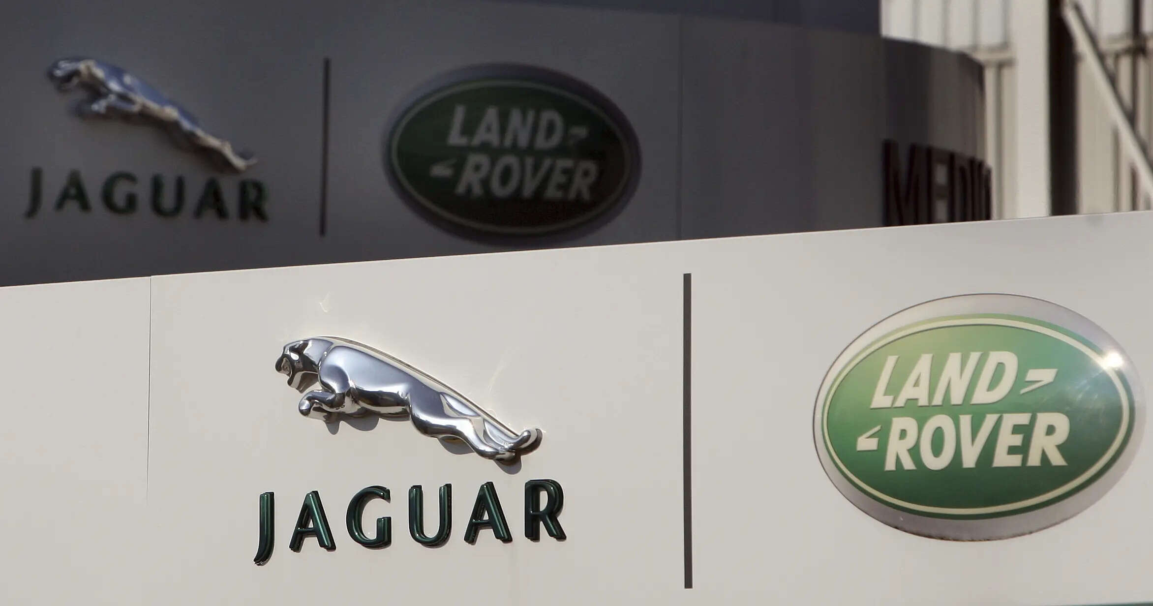 

<p>The government said that Business Secretary Peter Kyle and Industry minister Chris McDonald will visit Jaguar Land Rover and talk to companies in the supply chain.</p>
<p>“/><figcaption class=