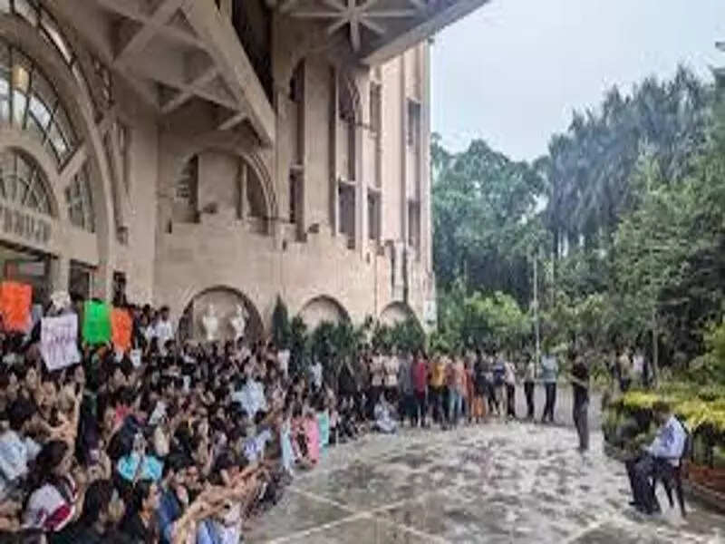 <p>The students threatened to intensify the stir if the demands are not met by the end of October</p>