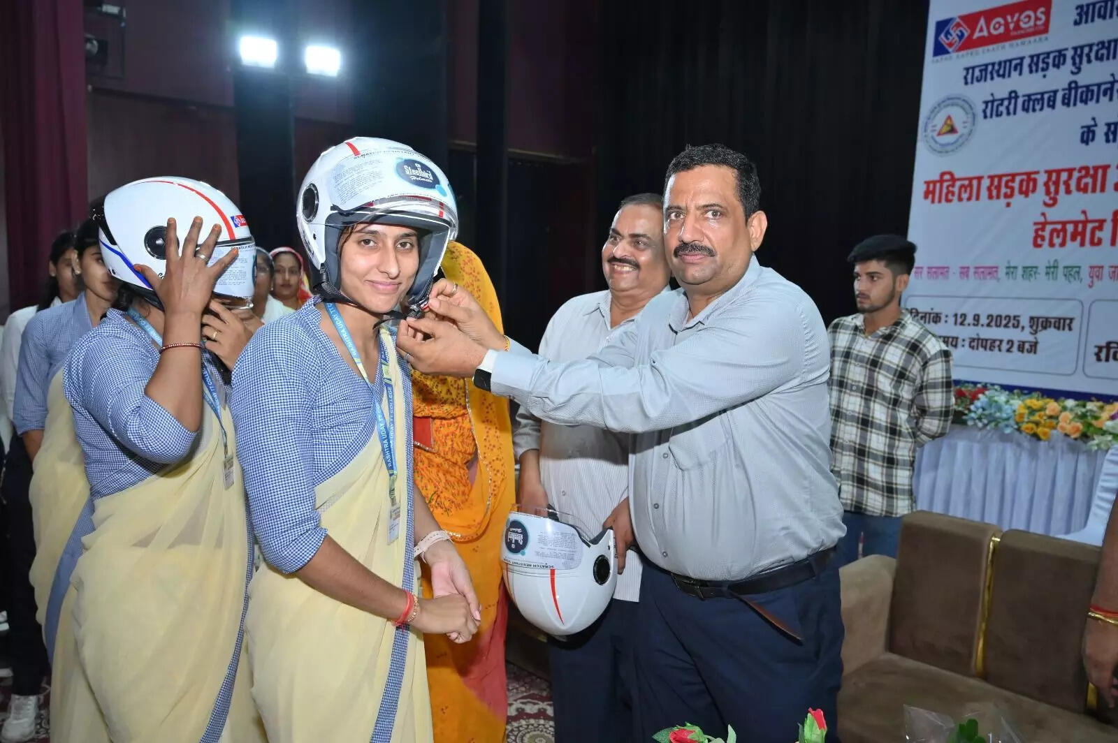 Steelbird Road Safety Drive Distributes One Lakh Helmets, ETAuto Automobile Gyan