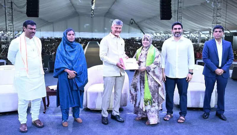 <p>The chief minister praised the education department officials and minister for HRD, Nara Lokesh, for successfully holding the mega DSC without any issues</p>