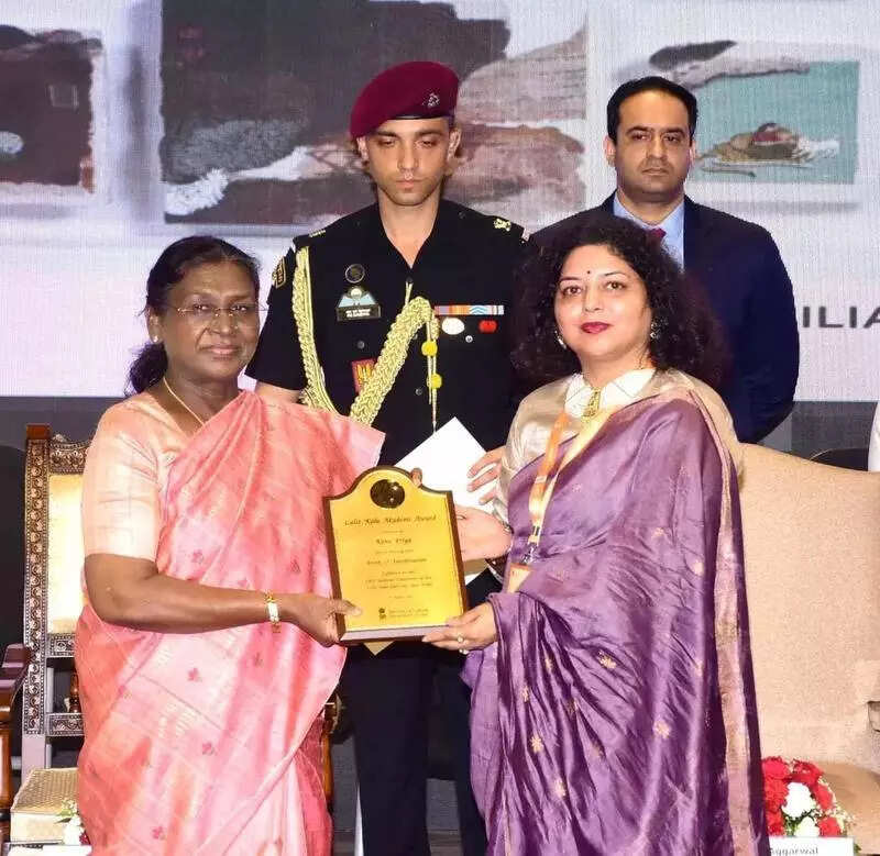 <p>As part of the honour, she received a cash prize of Rs 2,00,000, a certificate and a memento</p>