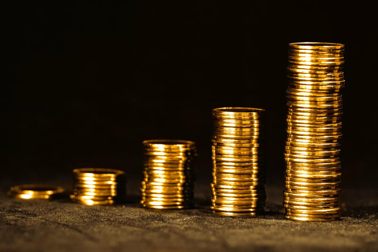 <p><br>Phoenix Education Partners' backers, Apollo Global and Vistria Group, are seeking to raise up to $140.3 million by offering 4.25 million shares priced between $31 and $33 apiece</p>