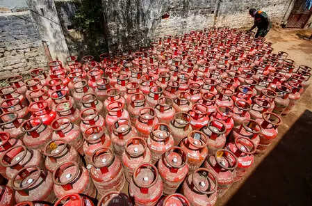 <p>Puri highlighted that India's natural gas pipeline network has grown significantly. </p>