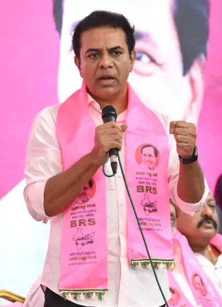<p>The BRS leader accused the Chief Minister, who also holds the Education portfolio, of gross negligence, stating that rent arrears have been pending for nearly a year.</p>