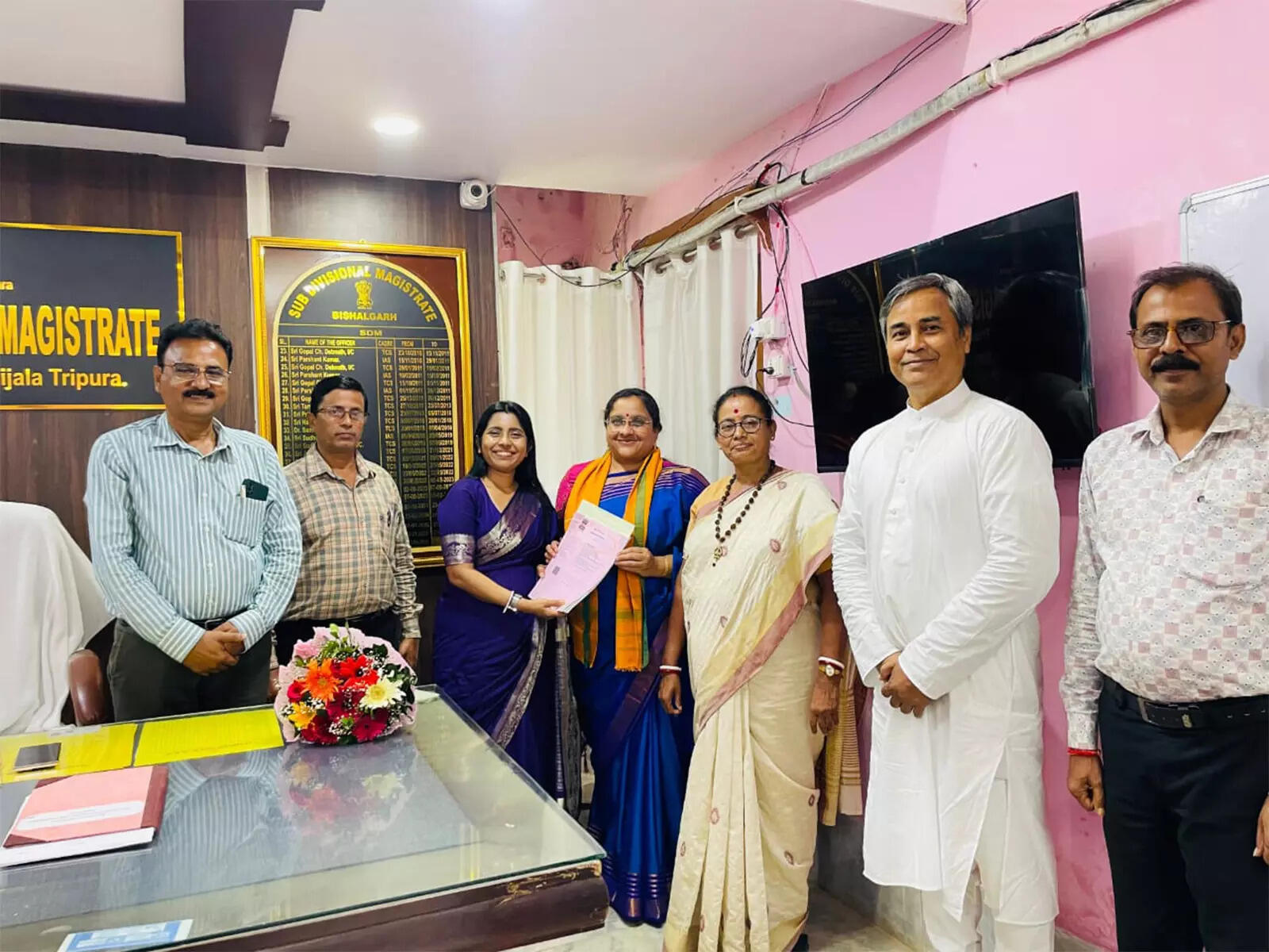 <p>The proposed Sri Sri Ravi Shankar University is expected to emerge as a major hub of higher education in Tripura, promoting value-based learning inspired by the ideals of peace, spirituality, and holistic development advocated by Gurudev Sri Sri Ravi Shankar.</p>