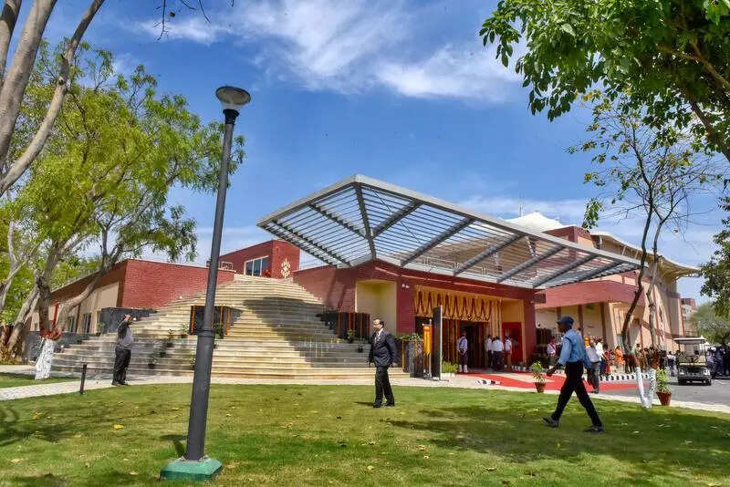<p>Delhi Directorate of Higher Education, which conveyed the in-principle approval to the university this Aug, directed it to draft an MoU in consultation with legal experts and comply with all norms.</p>