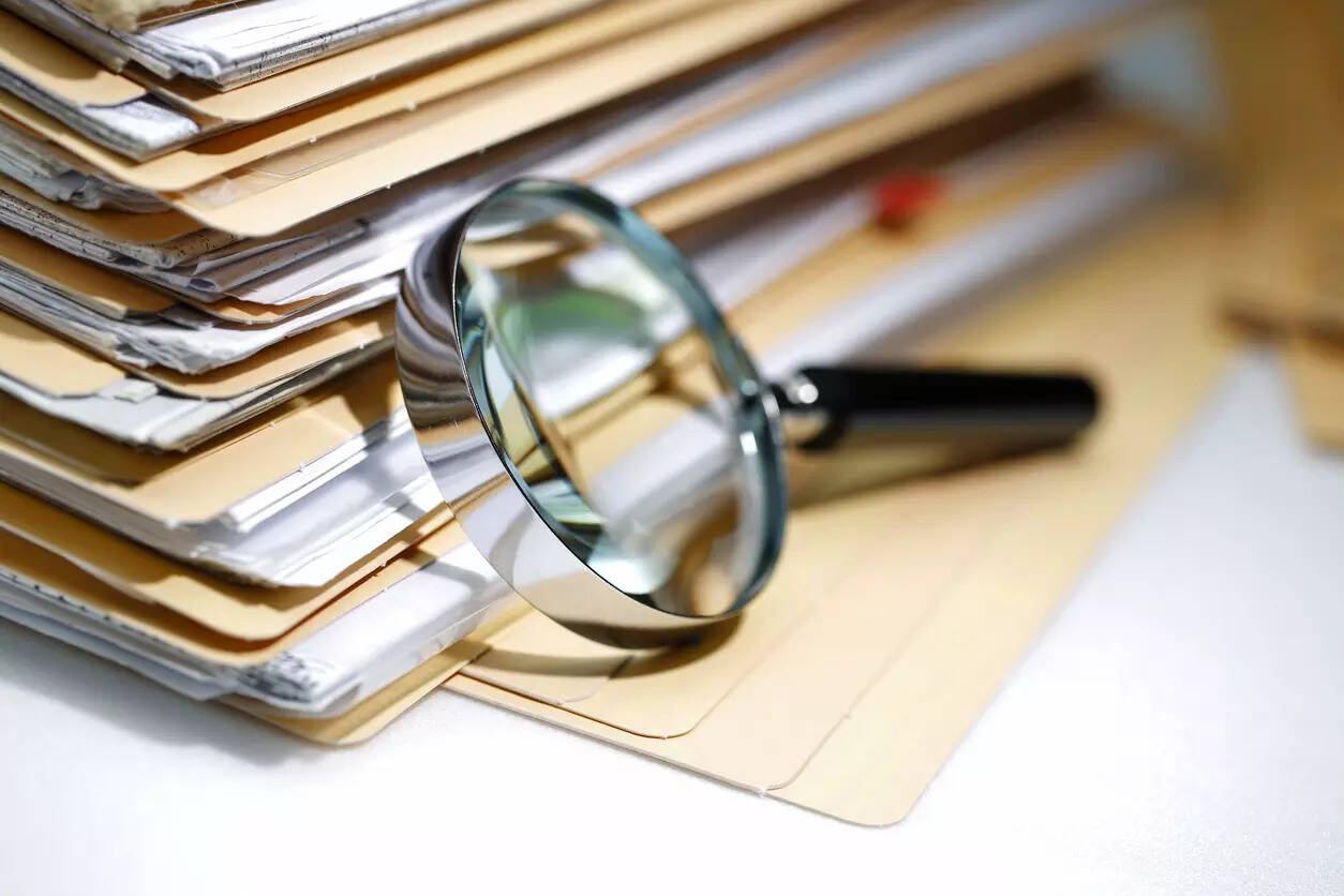 <p>A police complaint has been filed against unauthorised intermediaries suspected of cheating and private fraud.</p>