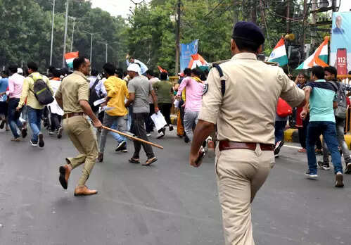 <p>A team from Kalapet police station, upon reaching the university premises, resorted to lathicharging the students, numbering around 200. They kicked and slapped them before dragging a section of protesters to the police van. Police detained 24 students, including six girl students, for inquiries. Police booked them under four different sections of BNS and began investigations.</p>
