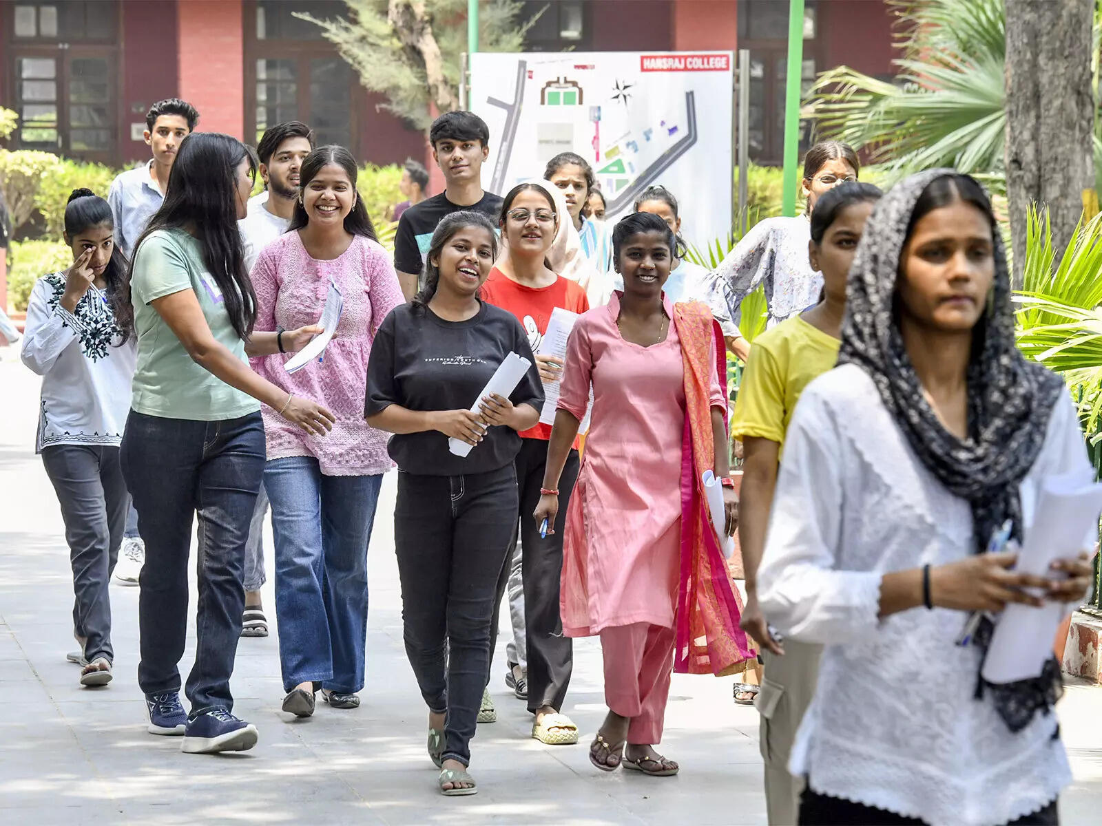 <p>Teachers said this arrangement leaves little time for evaluation work and preparation, as students and faculty members will have to juggle exams and classes simultaneously.<br></p>