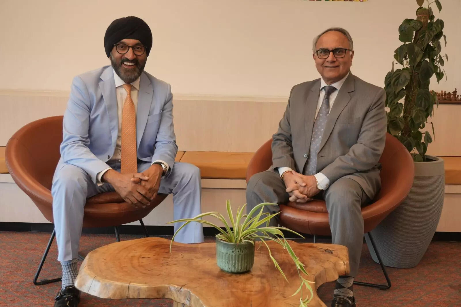 Amar Singh, CEO and Vimal Arora, CCO of Clove Dental.