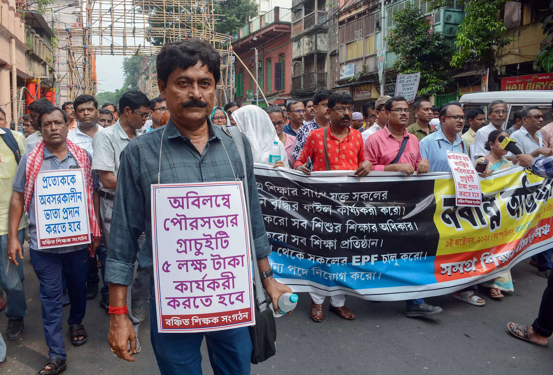 <p>A spokesperson of the teachers' association said, "We demand our jobs be regularised as we contribute so much to the smooth academic and administrative function of our institutions. When we hear the state is planning for fresh recruitment by conducting a new TET (teacher eligibility test), we feel left out despite possessing all requisite degrees and qualifications."<br></p>