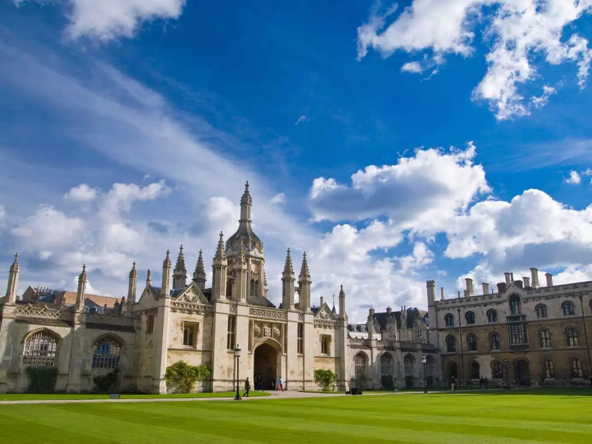 <p>Tuition fees in England rose for the first time in eight years this September to £9,535.</p>