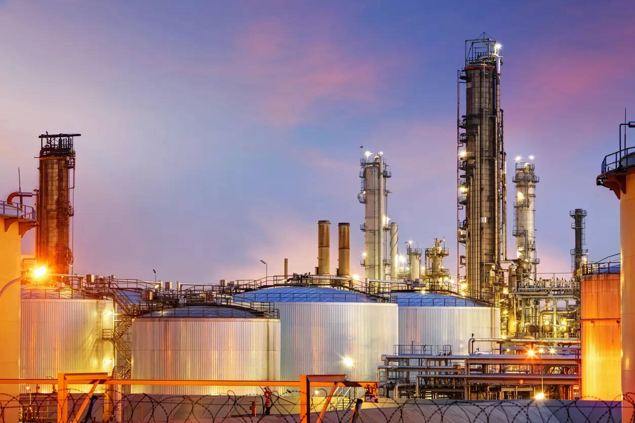<p>Reliance Industries reviewing impact of new EU, UK, and US restrictions on Russian crude imports and refined product exports.</p>