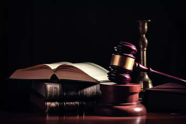 <p>The court ordered the management to immediately reinstate the girl and allow her to return to regular classes and all school activities from today, October 25</p>