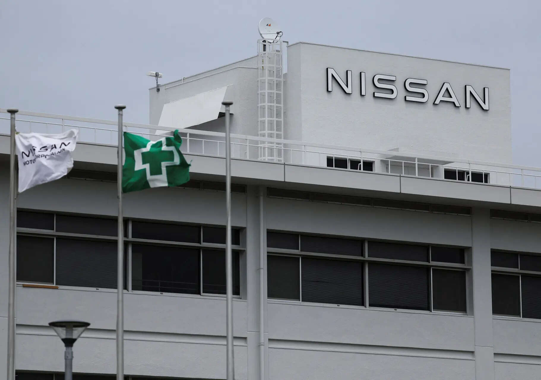 

<p>Nissan shares tumbled nearly eight percent after the struggling automaker forecast a 275 billion yen operating loss for the fiscal year ending in March. </p>
<p>“/><figcaption class=