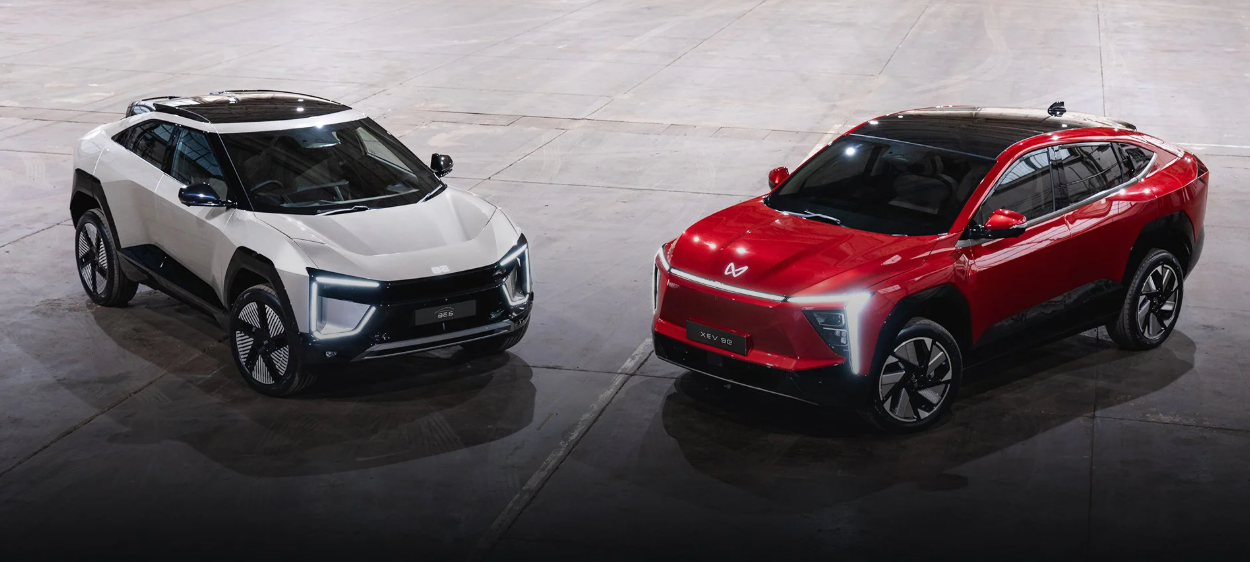 

<p>Total exports, meanwhile, grew 15 per cent to 4,015 units during the month.</p>
<p><span class=