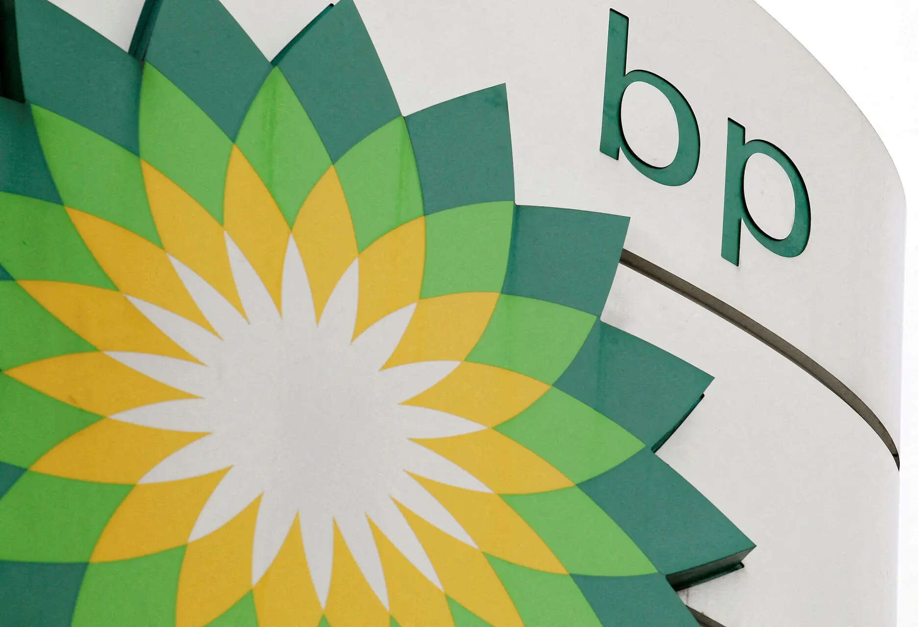 <p>BP kept the pace of its quarterly share buyback programme at $750 mn through the third quarter.</p>