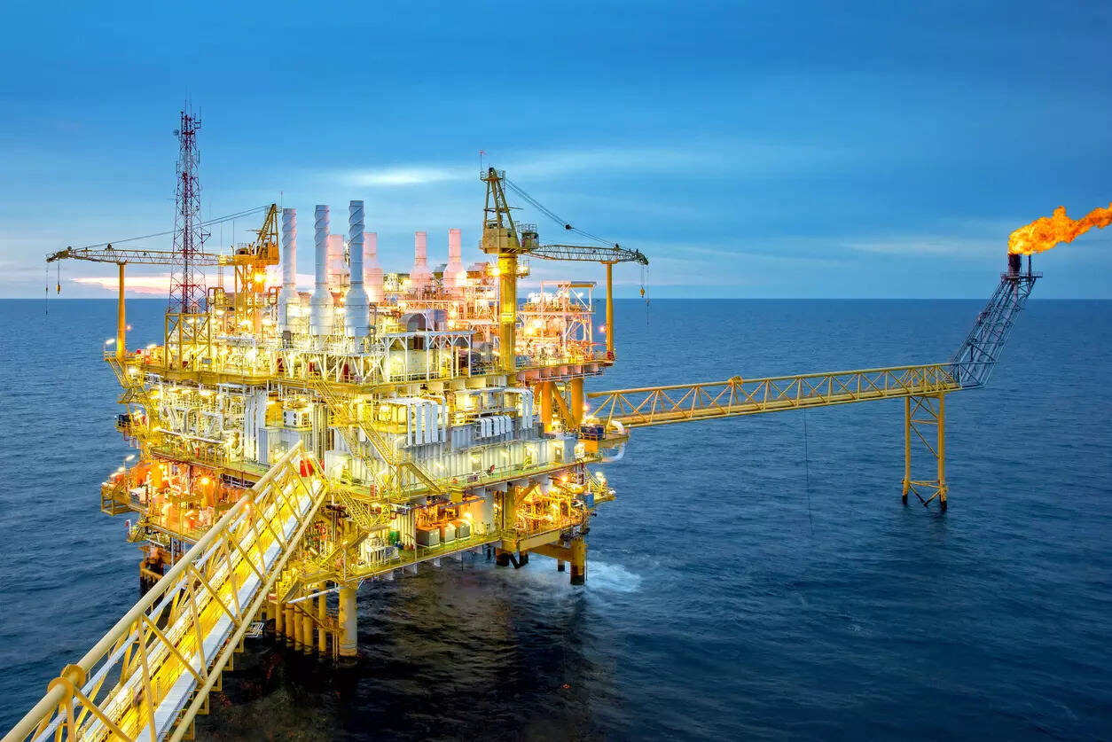 <p>ONGC reported a significant 28.2% rise in consolidated net profit to ₹12,615 crore for Q2 FY26. </p>