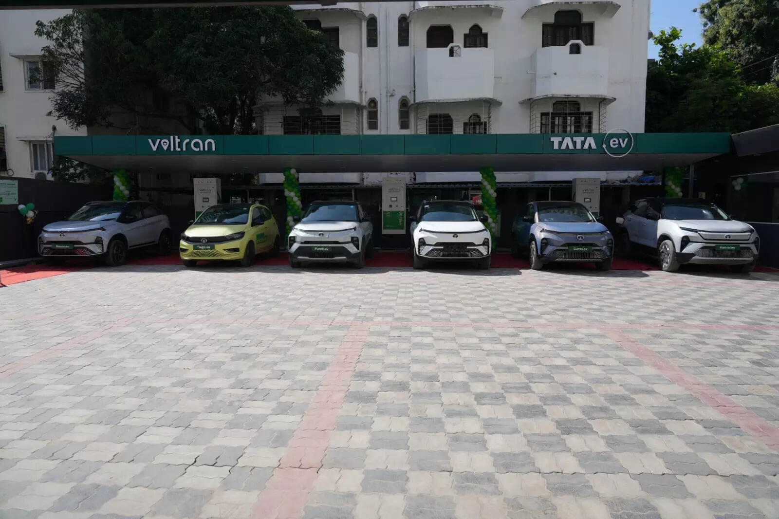 

<p>The new MegaChargers feature minimum 120 kW ultra-fast chargers and offer up to 25 per cent discount on tariffs for TATA.ev customers.</p>
<p>“/><figcaption class=