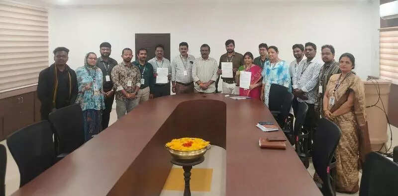 <p>Speaking at the event, the chairman advised that faculty and students should make the best use of this Research Center to enhance their technical knowledge.</p>