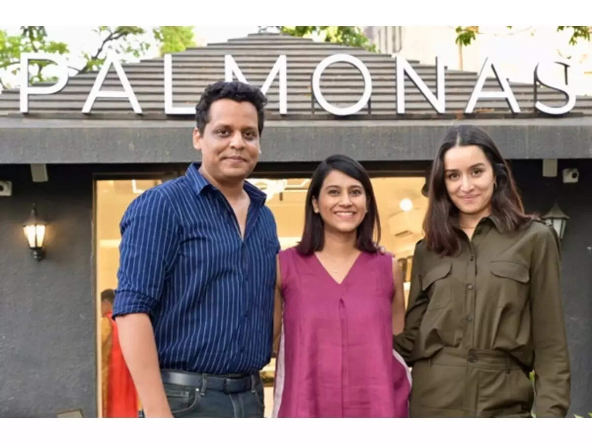 (L-R) Amol Patwari, Pallavi Mohadikar and Shraddha Kapoor, founders, Palmonas