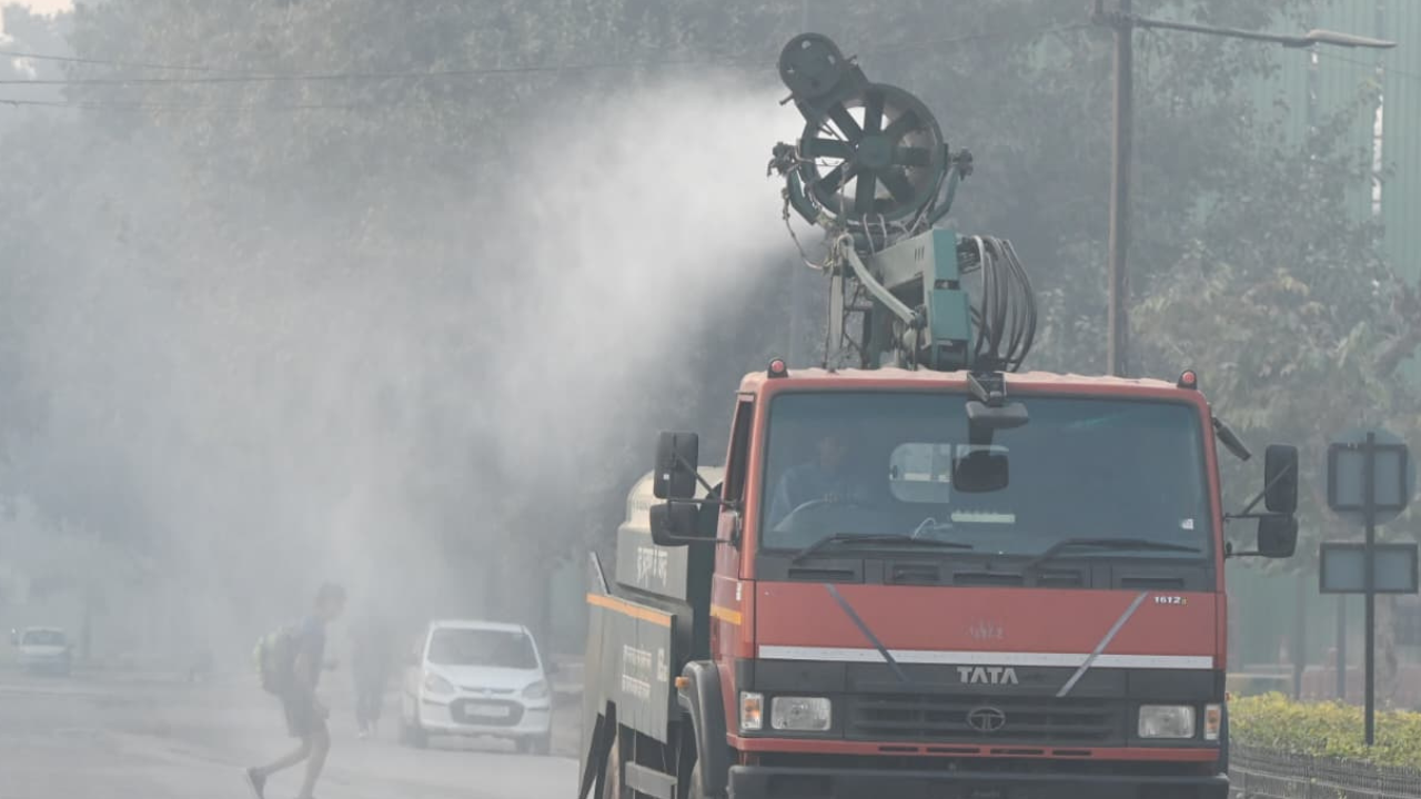 <p>Kumar also issued an order in this regard. He said the option to attend classes online shall rest with the students and their guardians.</p>