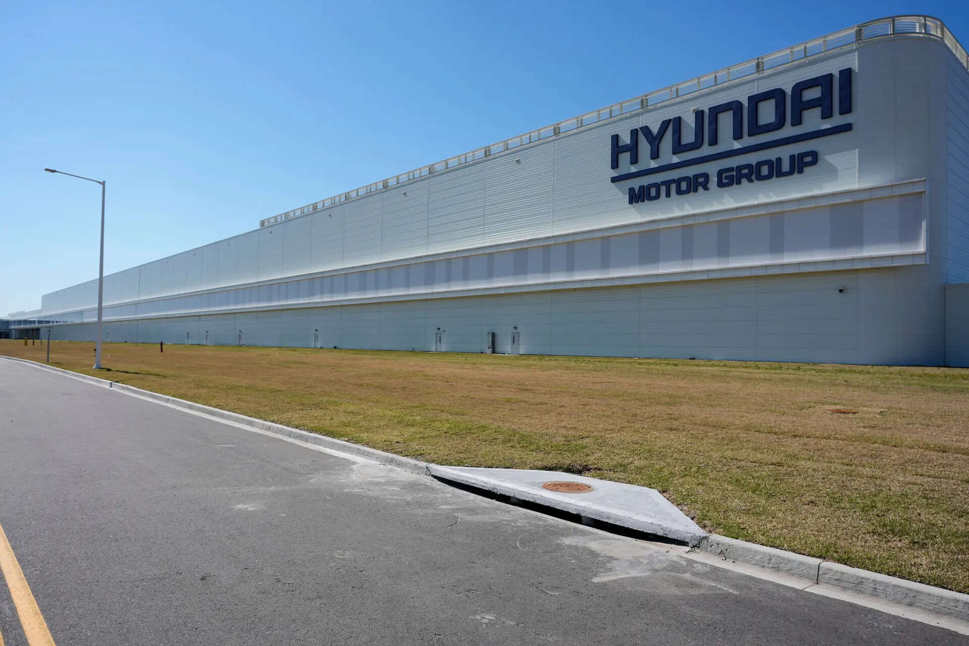 At the meeting, Hyundai Motor Group announced domestic investments worth 125.2 trillion won from 2026 to 2030, while shipbuilders Hanwha Ocean and HD Hyundai also unveiled investment plans.