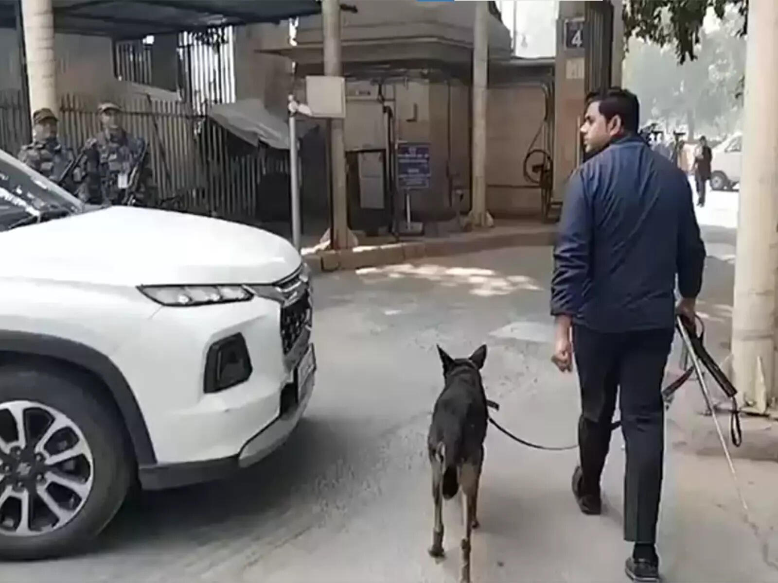 <p>The mail also mentioned not to panic, but to act quickly</p>