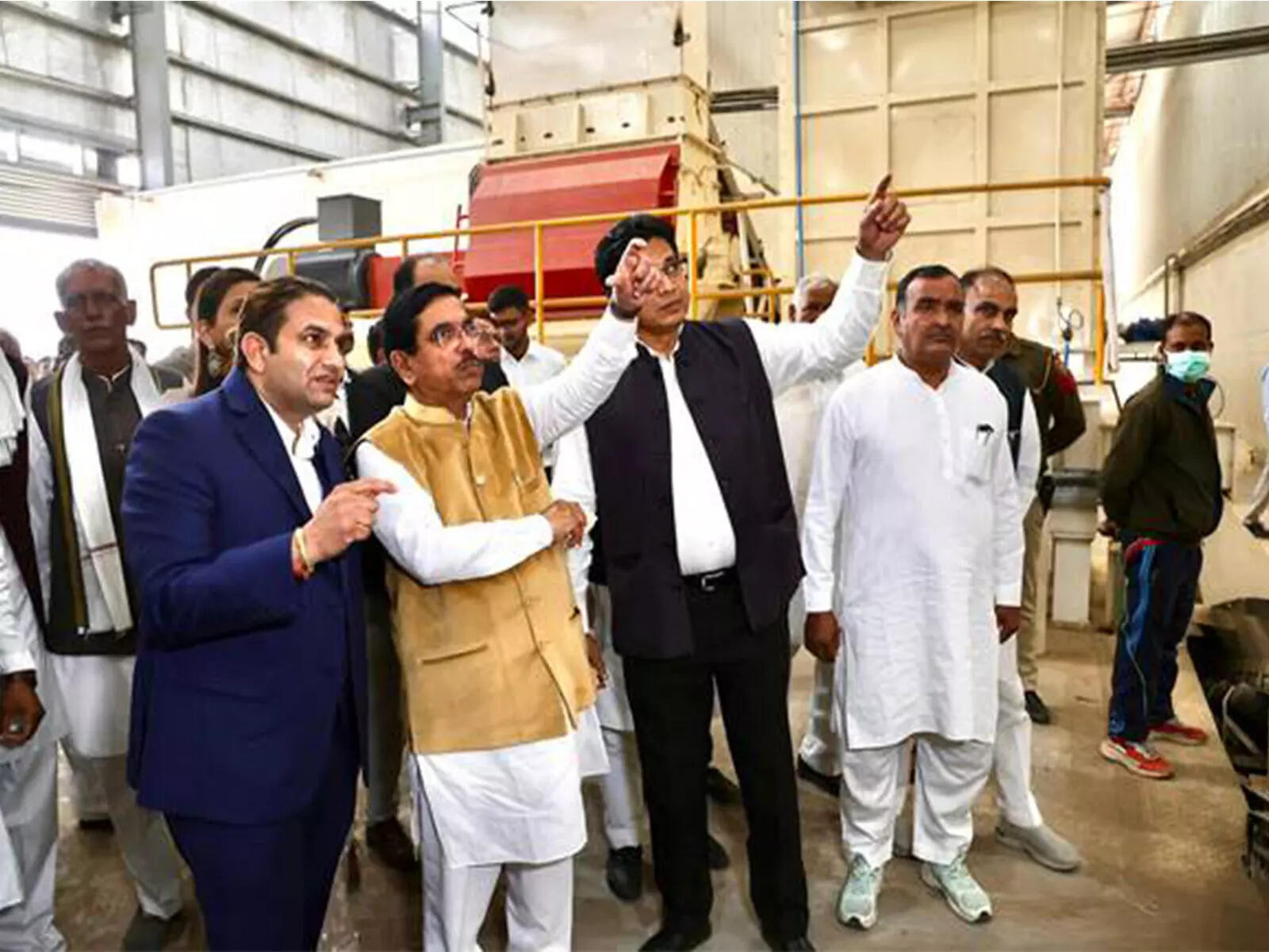 <p>Union Minister Pralhad Joshi inaugurated a 240 TPD Biomass Pellet Plant in Rewari, Haryana, a significant step in the state's clean energy drive. </p>