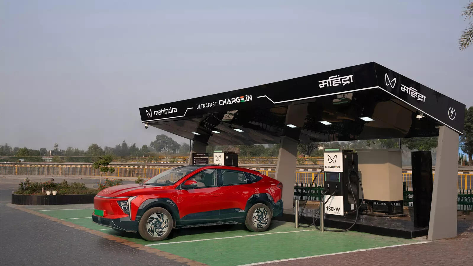 <p>The Charge_IN network will exclusively feature 180 kW dual-gun chargers capable of charging Mahindra’s eSUVs — XEV 9e, BE 6 and the upcoming XEV 9S — from 20 to 80 per cent in about 20 minutes. </p>