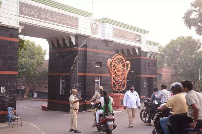 <p>Spread across nearly 425 acres, the university's north and south campuses lie between four major city roads </p>