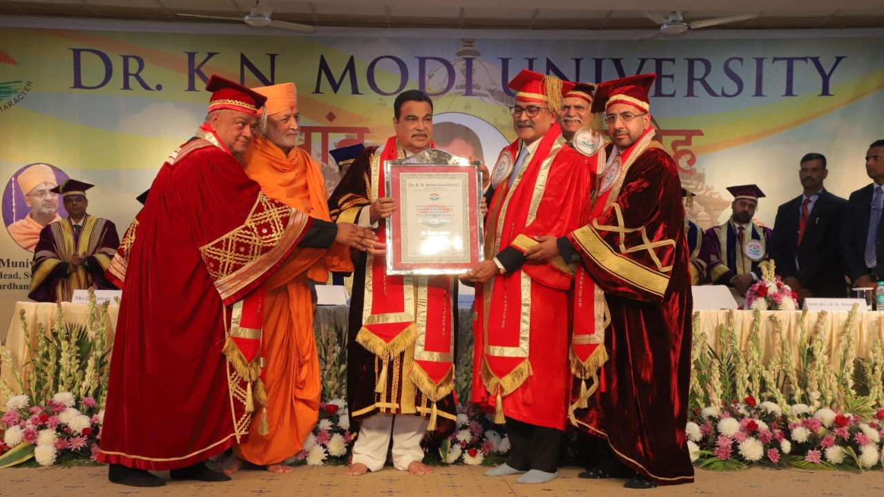 <p>Munivatsal Swami lauded the Foundation’s efforts and outlined the global spiritual and humanitarian work of the Swaminarayan Sanstha, which manages over 1,300 temples worldwide</p>