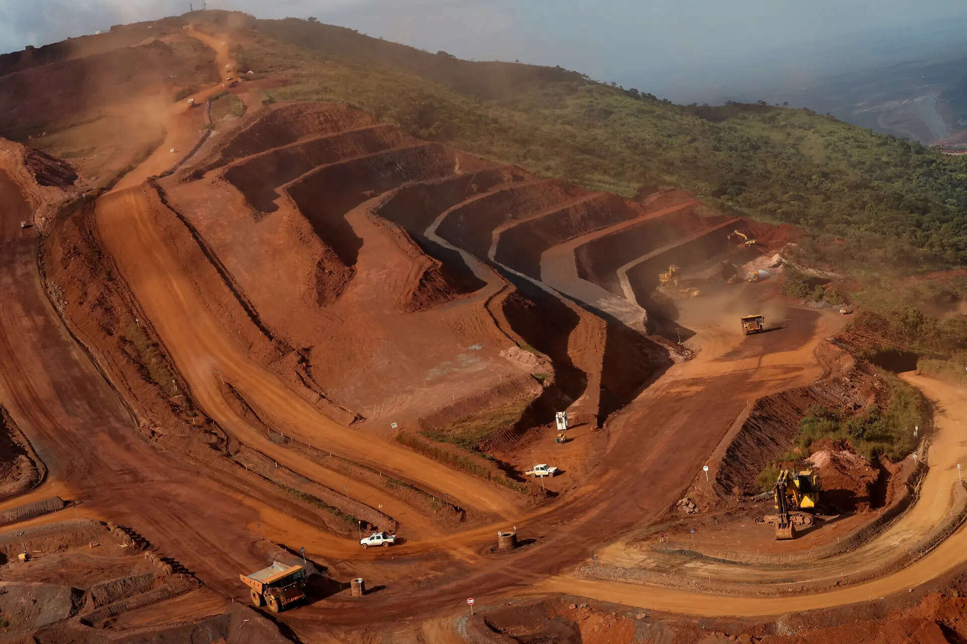 Iron ore futures softened recently on worries over Chinas property sector, but losses were limited as Bloomberg reported that policymakers might roll out fresh support measures, said analysts from ANZ.