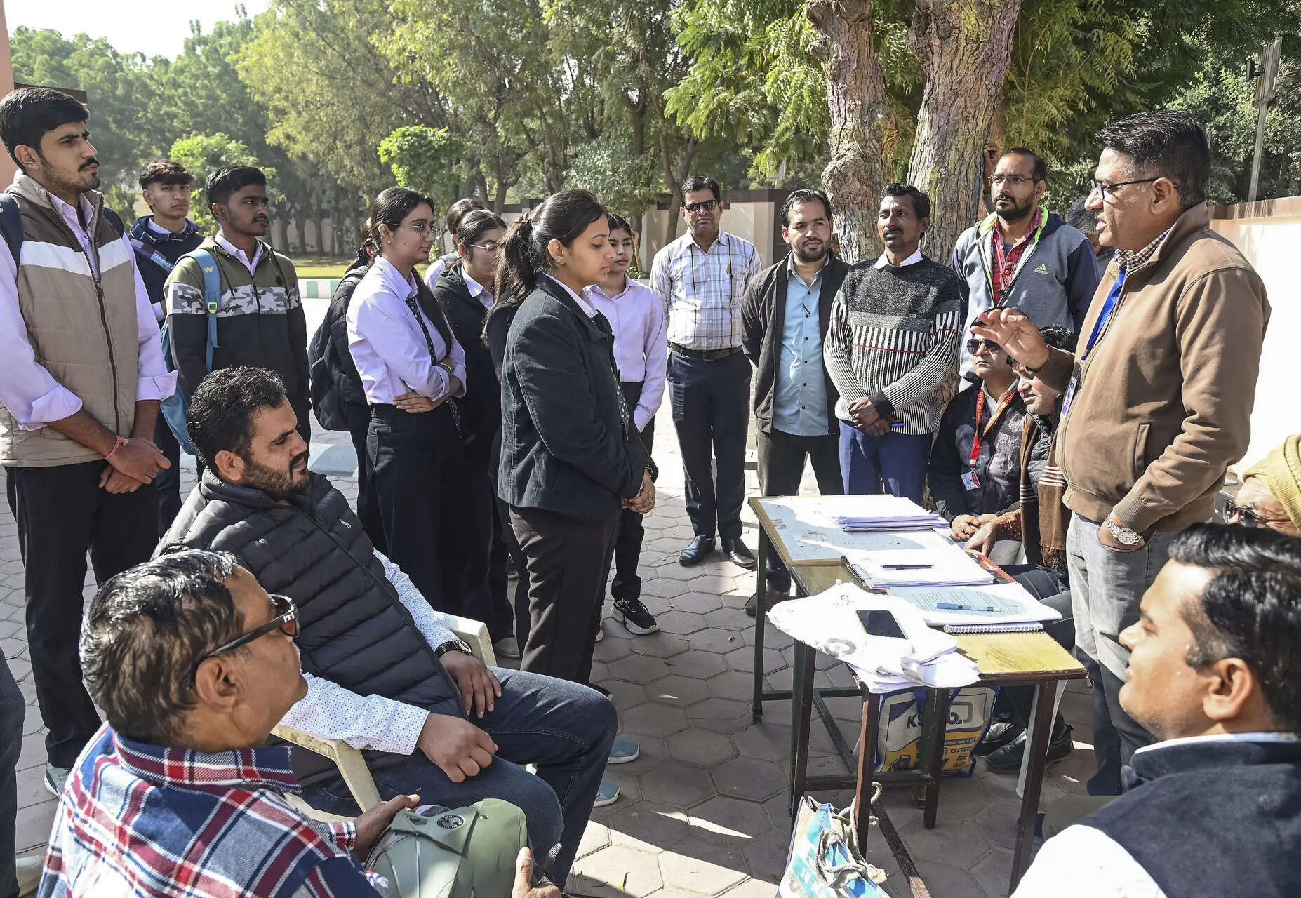 <p>The Supreme Court plans to finish hearing challenges to electoral roll revisions before the winter break. </p>