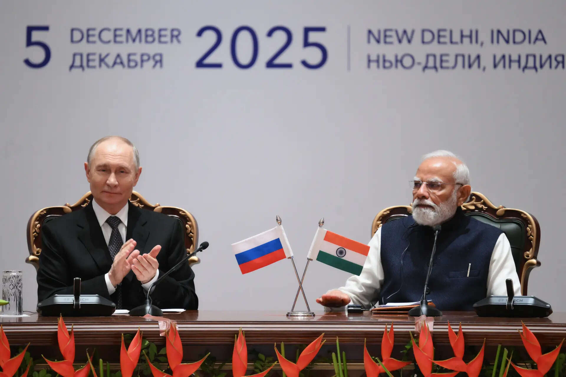 <p>Putin emphasised that both sides must work together to eliminate remaining customs and administrative barriers that restrict the movement of goods and services.</p>