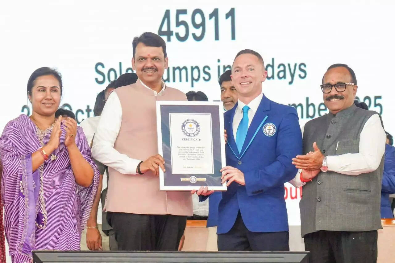<p>Maharashtra CM being awarded the accolade from Guinness World Record Representative in an event in Sambhajinagar.</p>