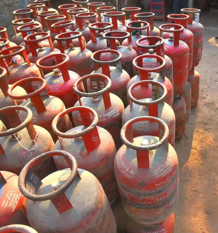 <p>Domestic LPG consumers of HPCL in Punjab, Himachal Pradesh, and Jammu and Kashmir face extended waiting periods for cylinder deliveries. </p>