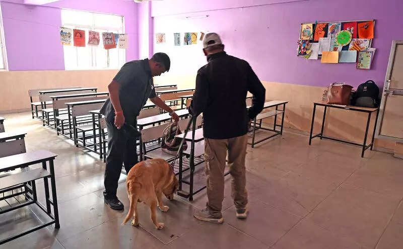 <p>Soon after the emails surfaced, schools began alerting police. Around 50 schools decided to shut operations and send students home. Major traffic jams ensued around schools as panicky parents rushed to get their wards safely home.</p>