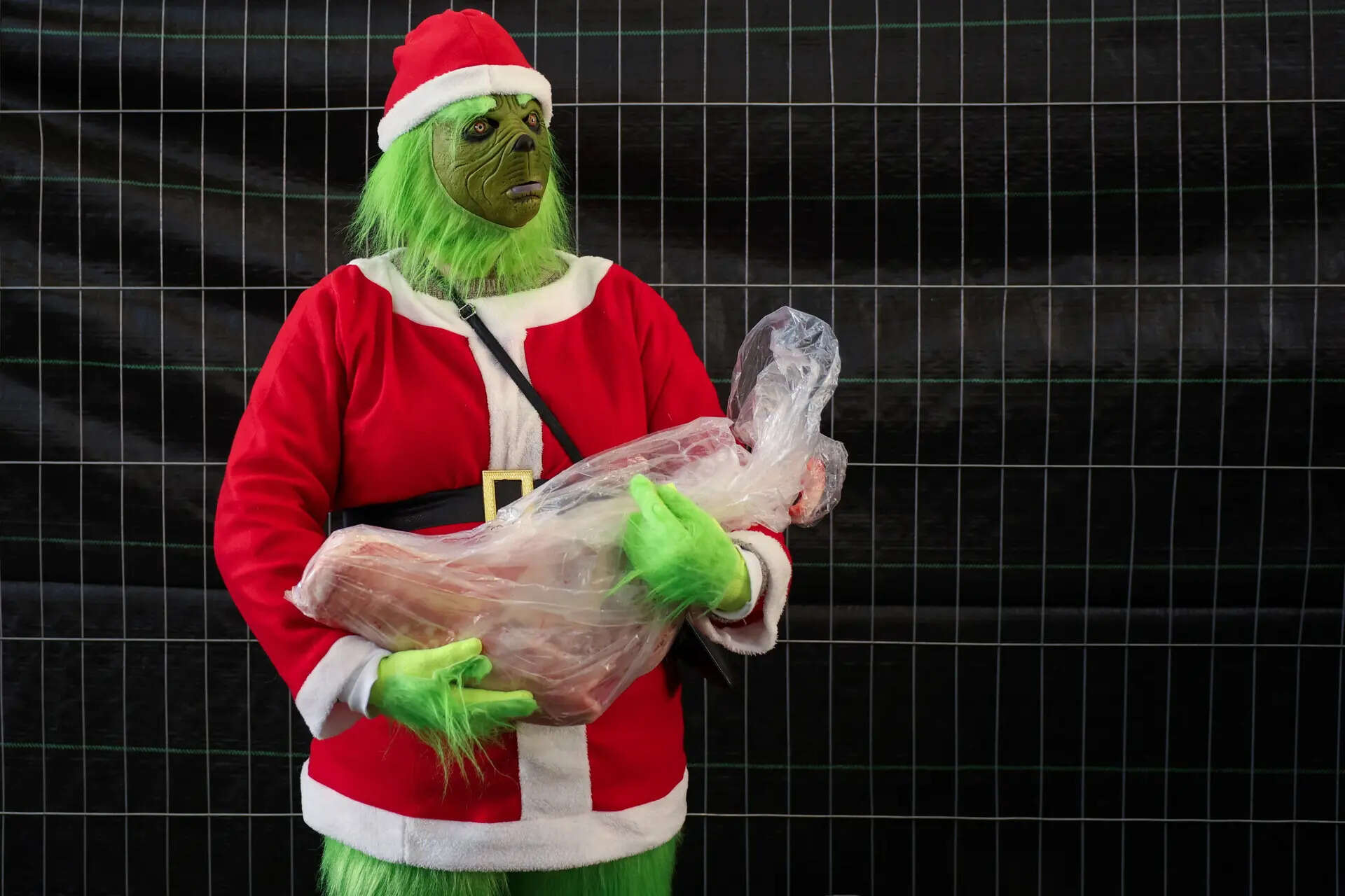 <p>He added that the accused vandalised outer decorations, lights, plant pots, and other articles as well as set some items on fire, resulting in loss of property, he added.</p>