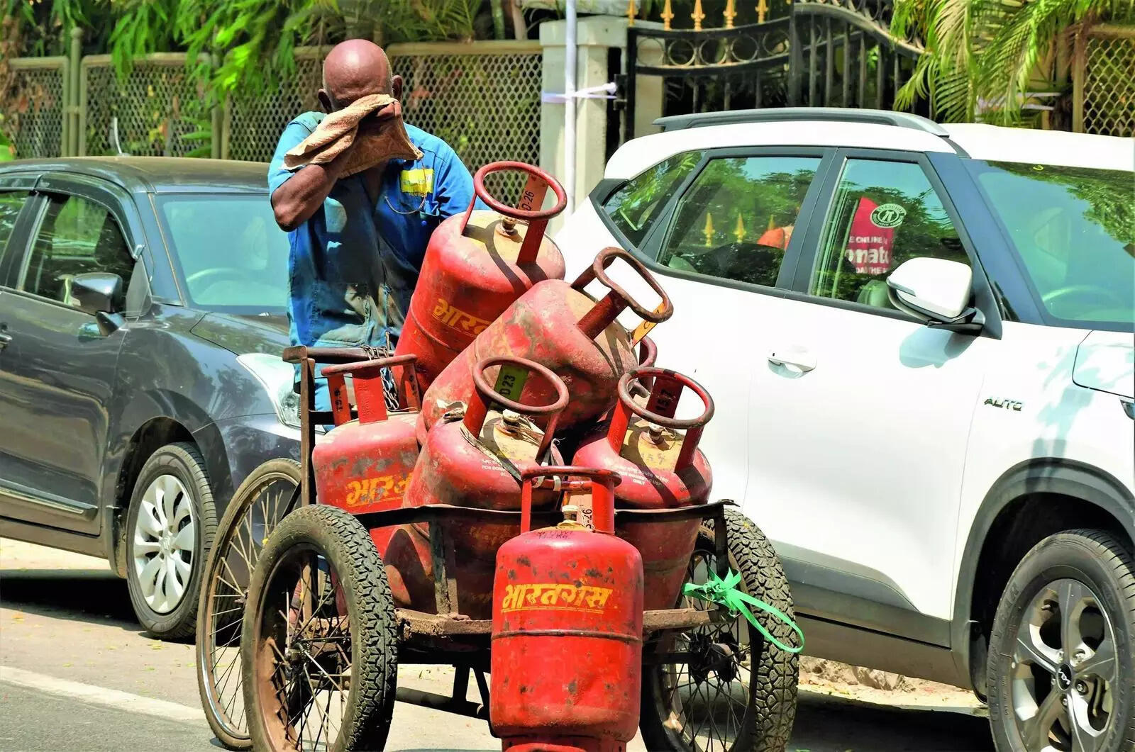 <p>India's government is considering a change to its LPG subsidy formula following state-run oil companies' first annual supply contracts with US exporters. </p>